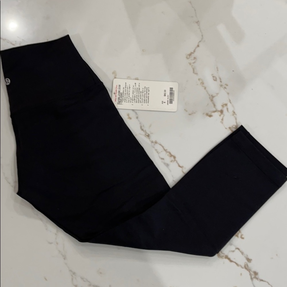 NWT Lululemon Wunder Under Crop Sz 6 Blk